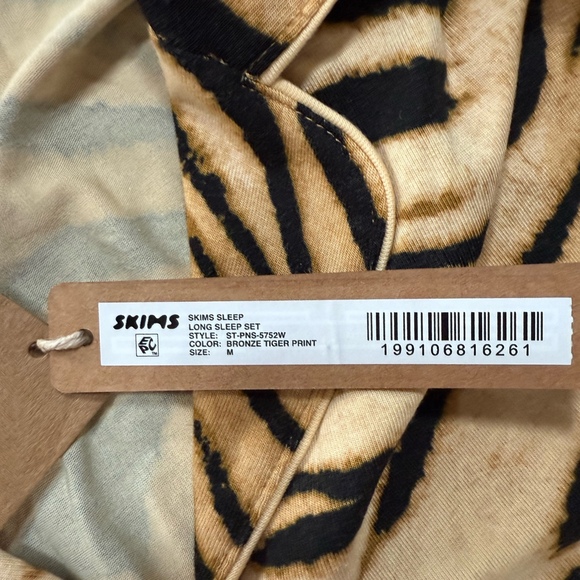 SKIMS SLEEP LONG SLEEVE BUTTON UP SET - Picture 3 of 10